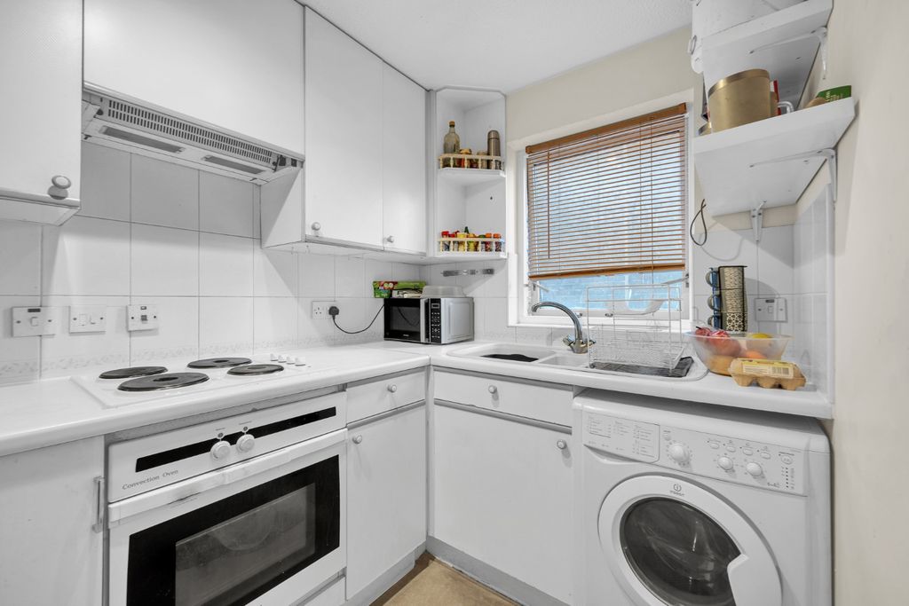 Property photo 3 of 8 4542863