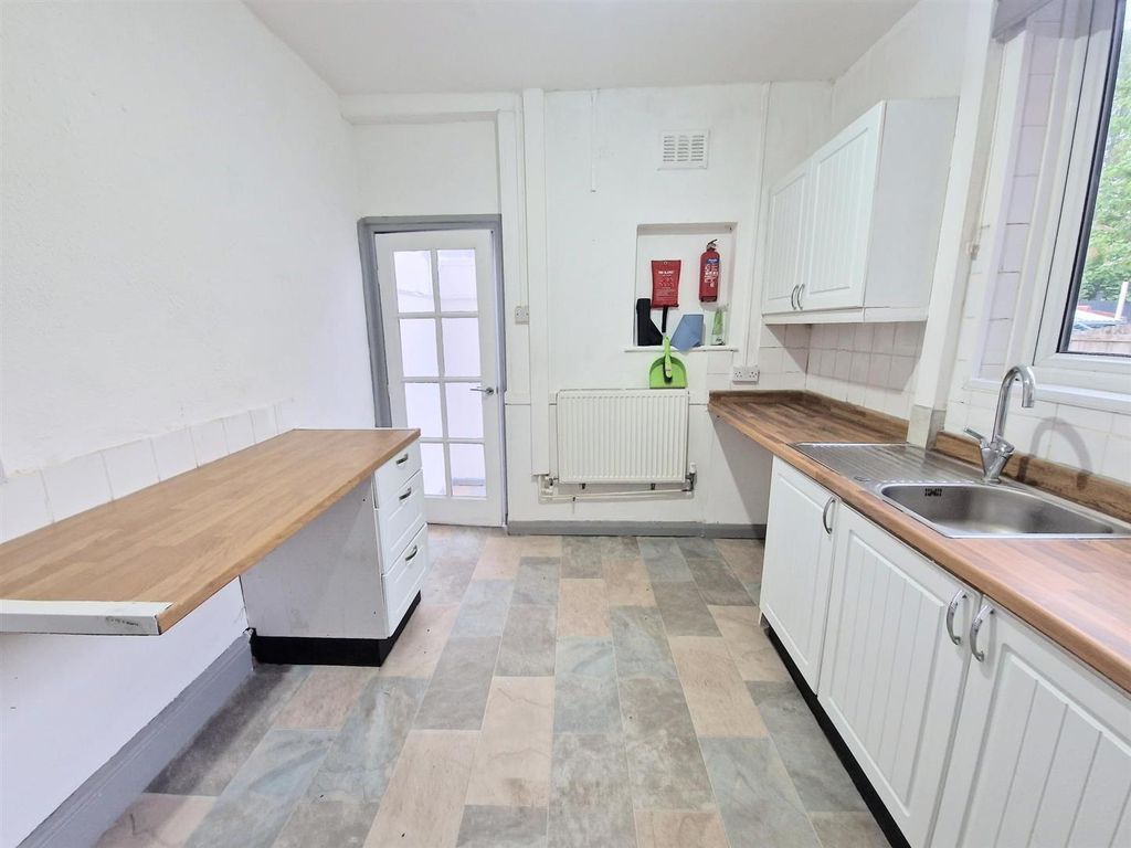 Property photo 3 of 14 01Hxw9Brtvx98648Me00