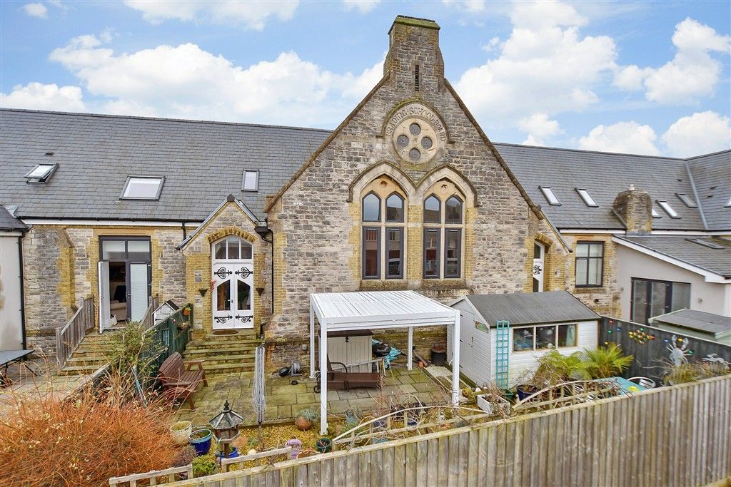 Property photo 1 of 18 Front Aspect