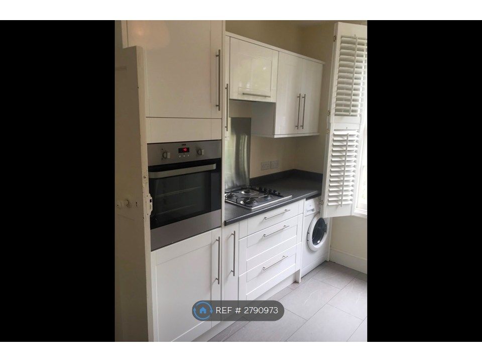 Property photo 2 of 9 Kitchen