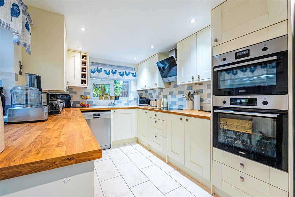 Property photo 3 of 23 Picture No. 32