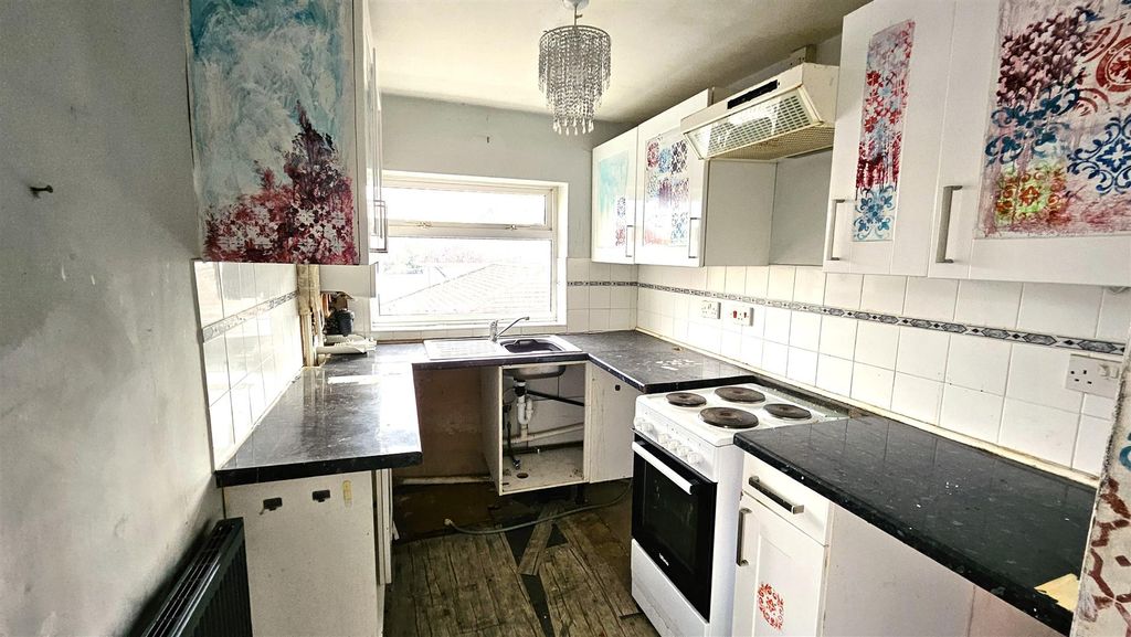 Property photo 3 of 9 Kitchen.Jpg