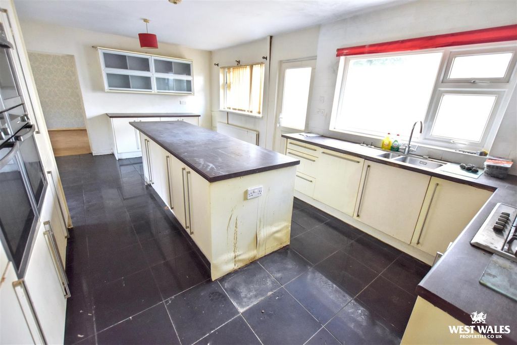 Property photo 3 of 20 15 (27).Jpg
