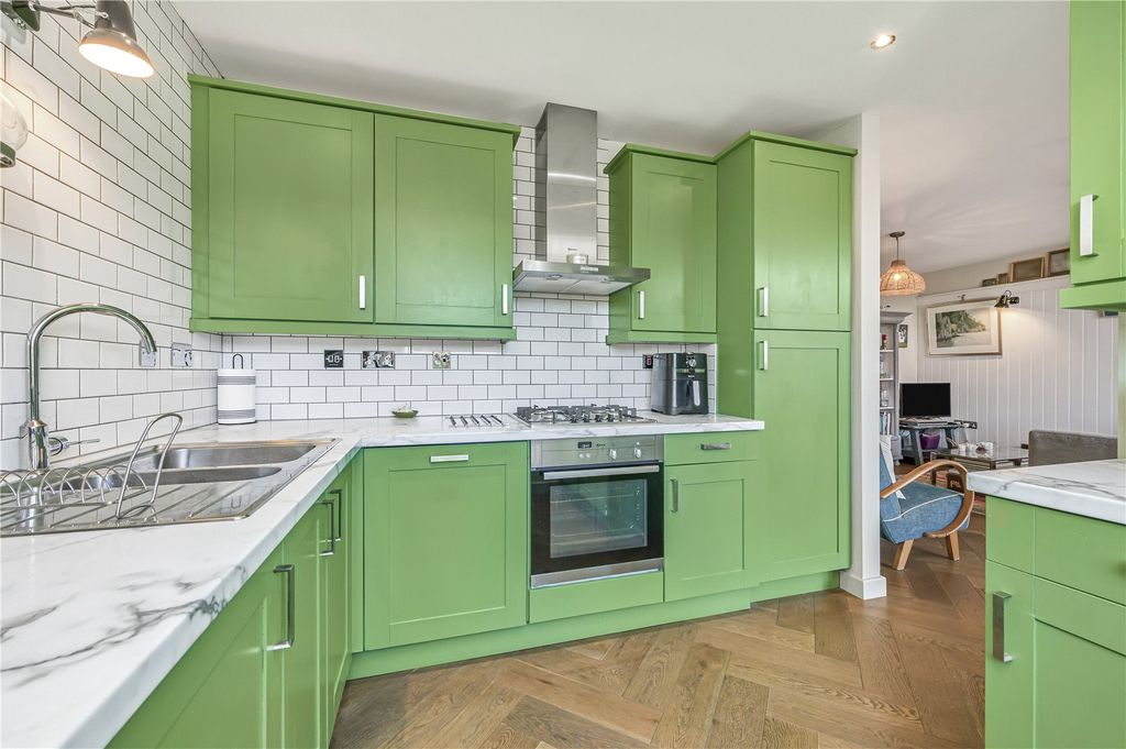 Property photo 2 of 19 Picture No. 32