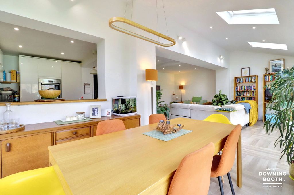 Property photo 2 of 36