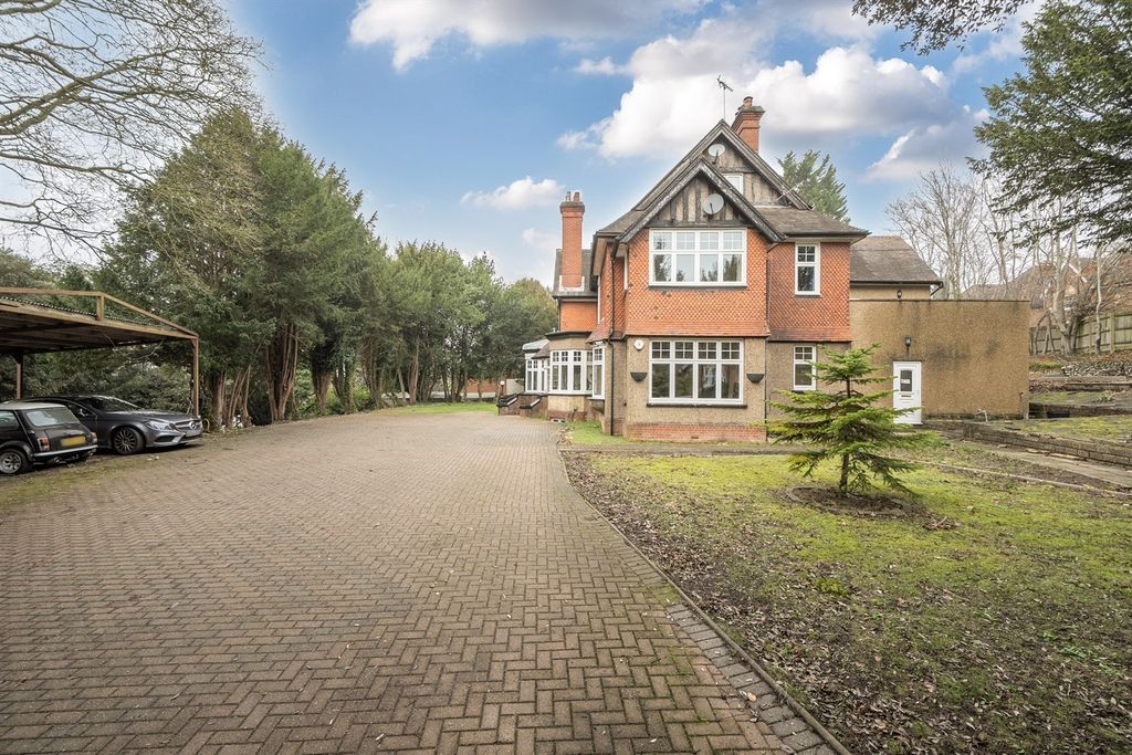 Property photo 3 of 35 (Main)