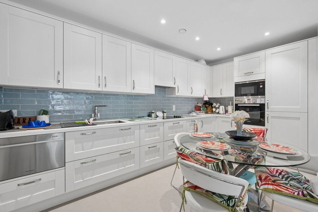 Additional image 5 of 3 bed flat for saleAlderley Road, Wilmslow SK9