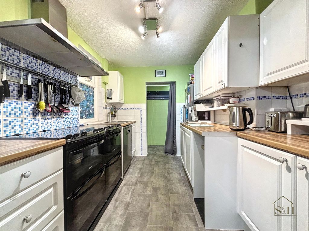 Property photo 3 of 23