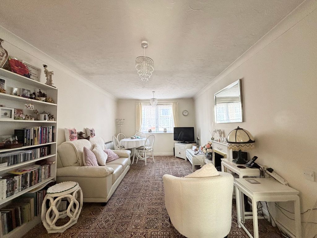 Property photo 2 of 8