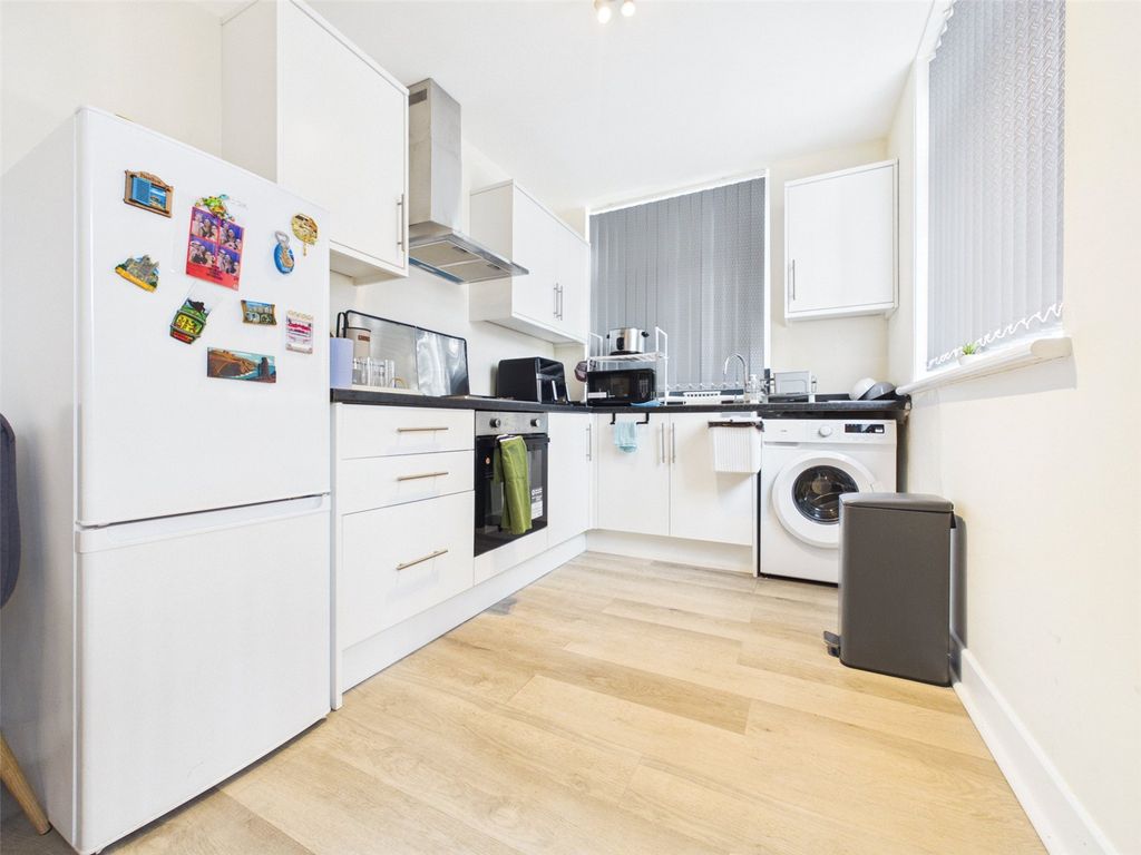 Property photo 3 of 6 Kitchen