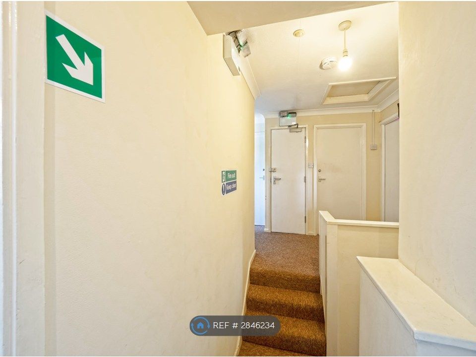 Property photo 3 of 6 Landing