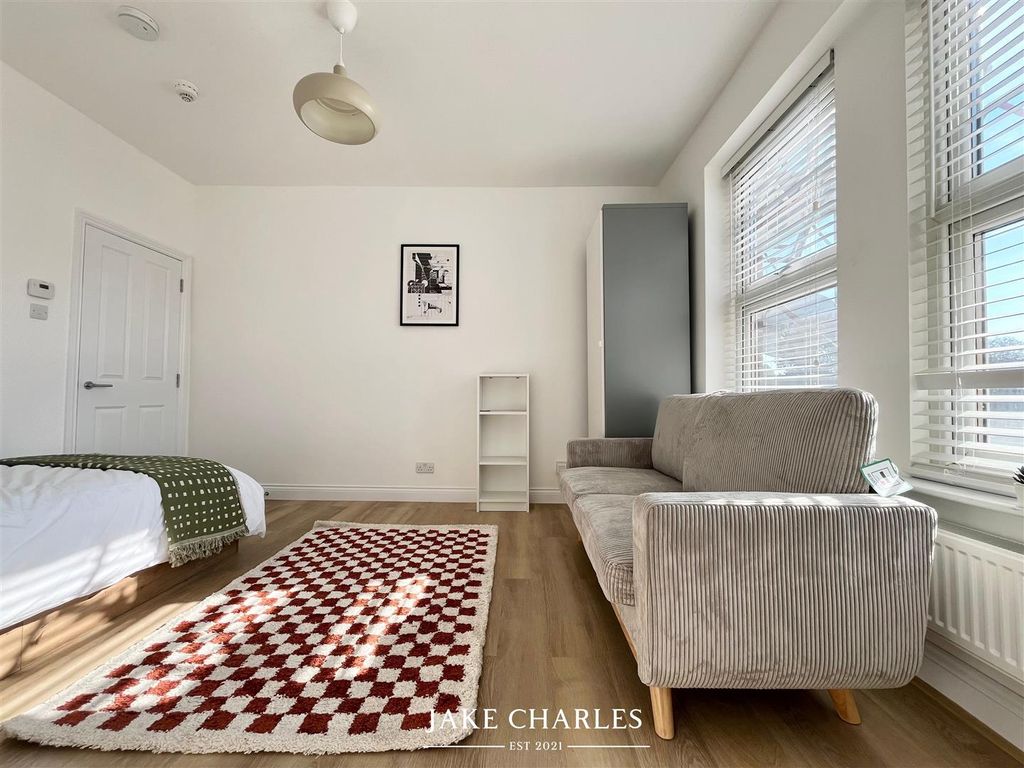 Property photo 3 of 12 5Ac638c2-799B-4772-9d5A-7De23Baac8d1.Jpg
