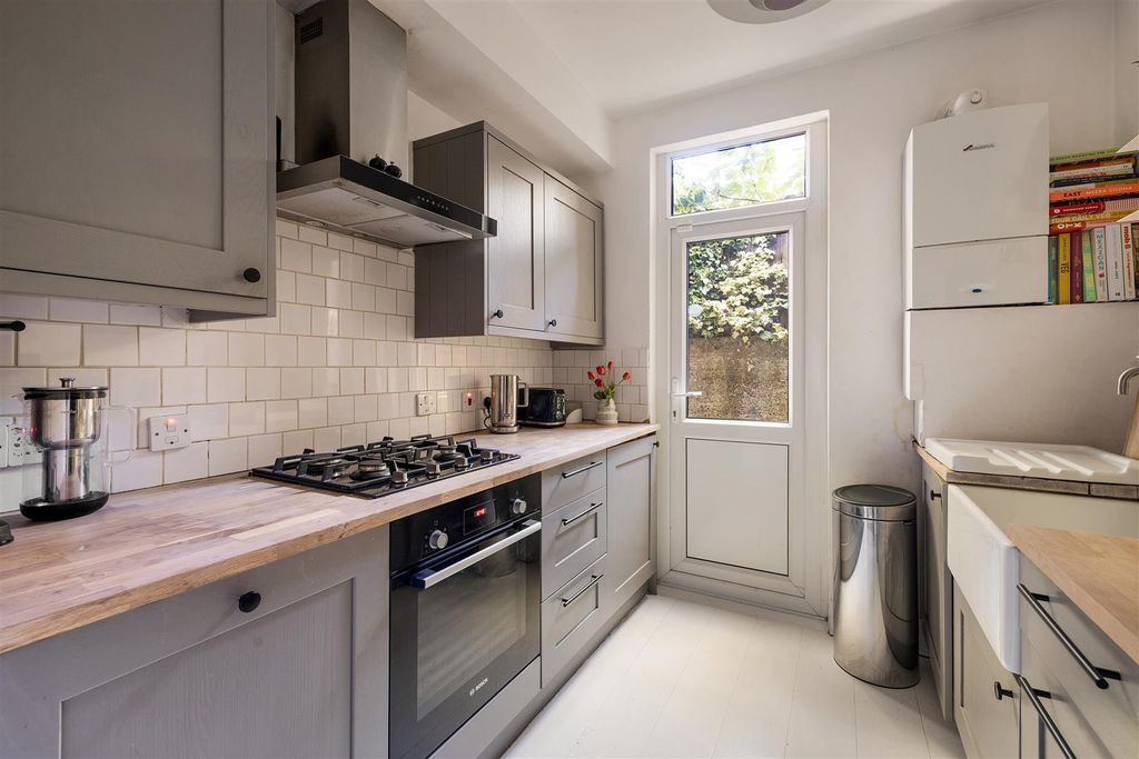 Property photo 3 of 29 Theydon Street, E17