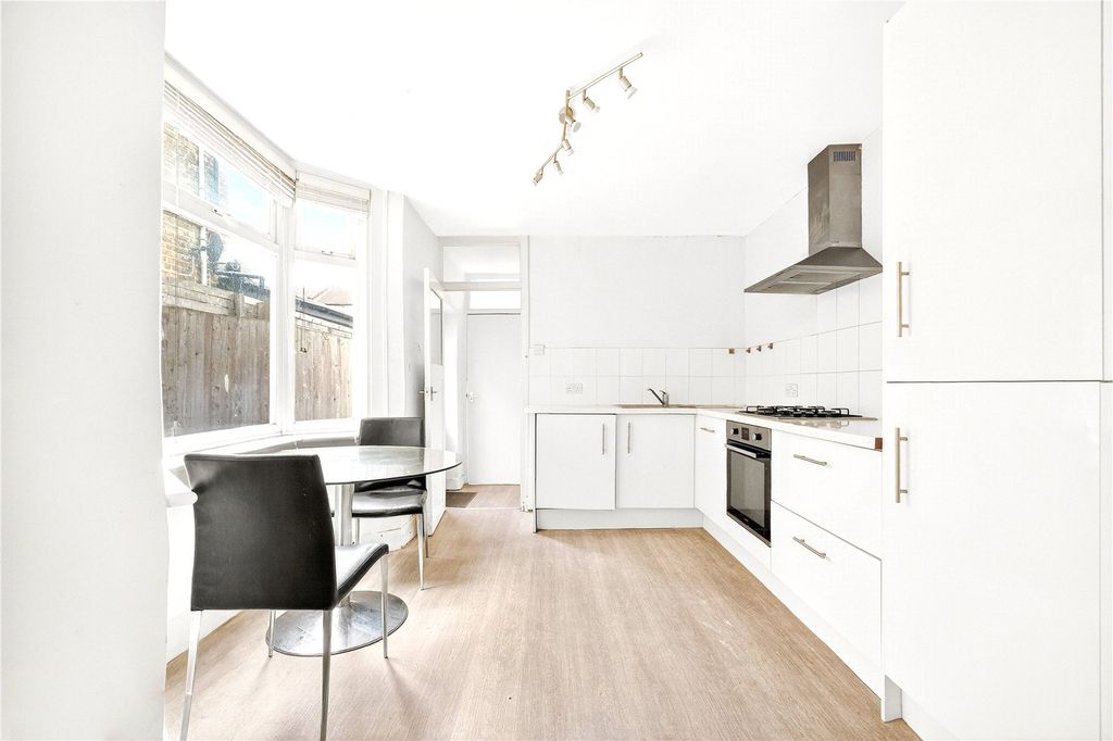 Property photo 3 of 12 Picture No. 10