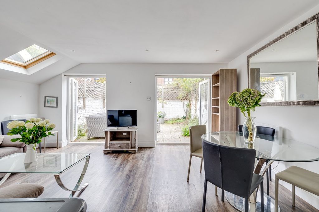 Property photo 2 of 8