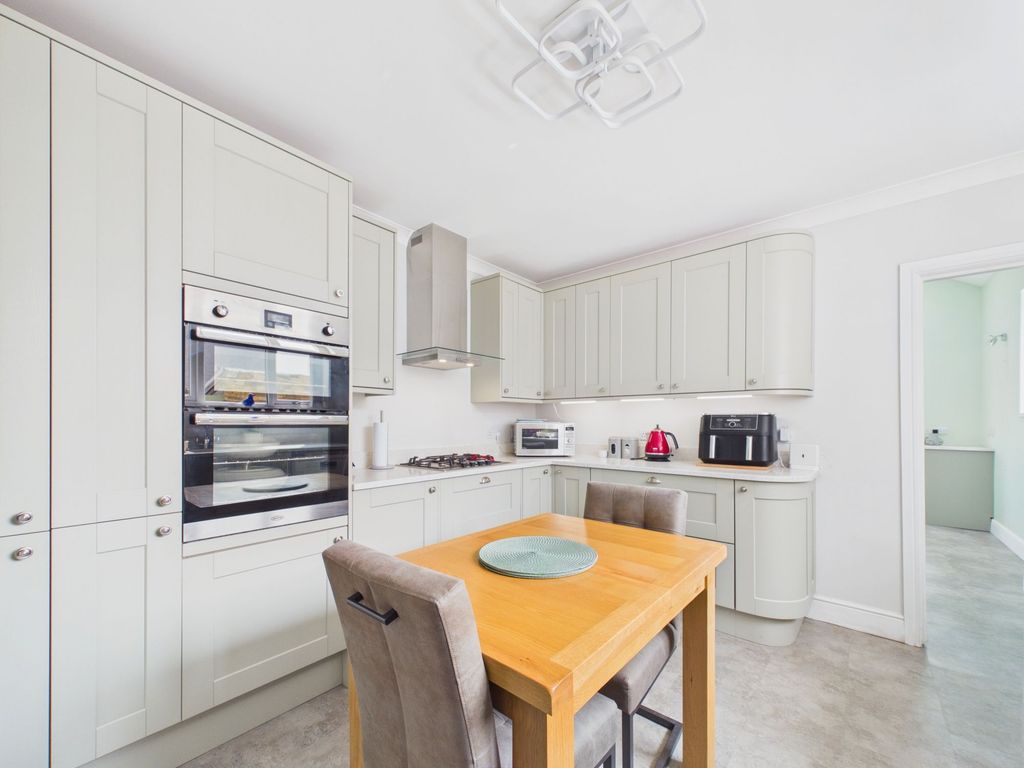 Property photo 2 of 31