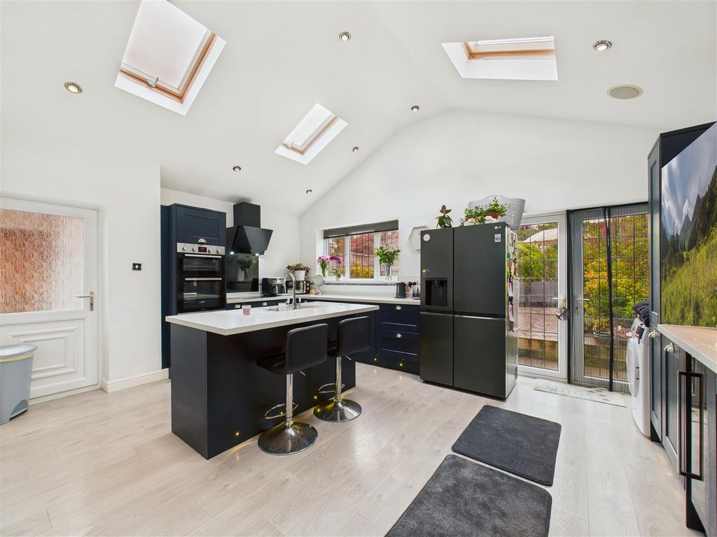 Property photo 2 of 15 Kitchen