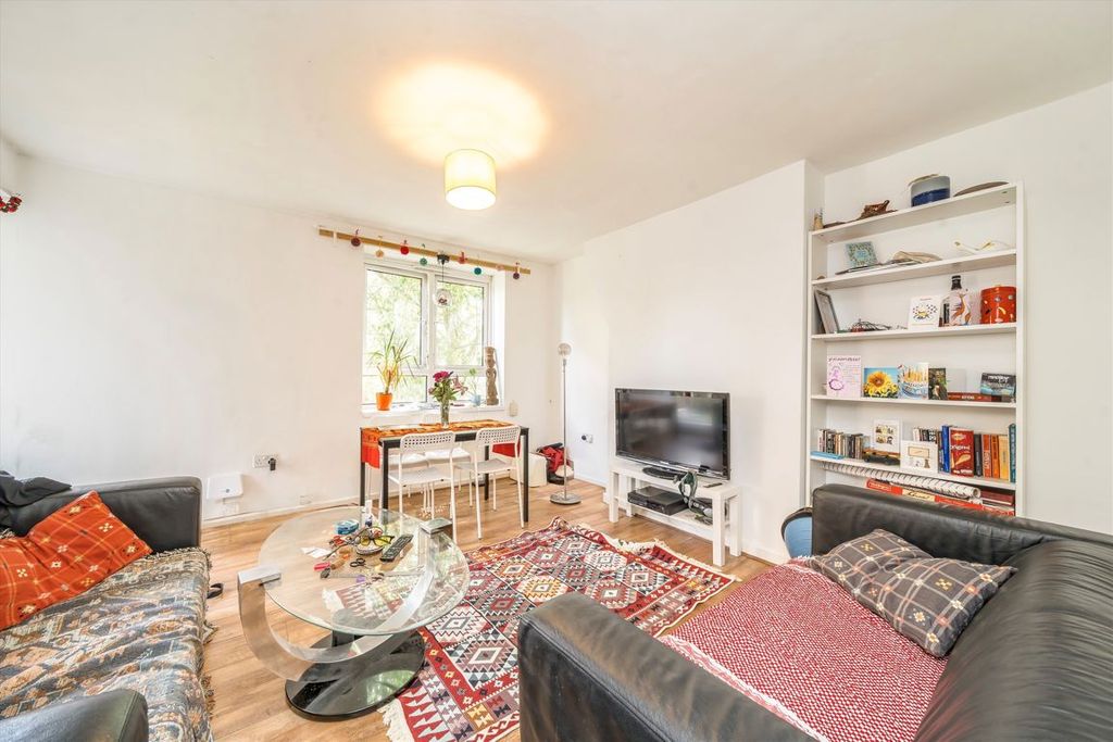 Property photo 2 of 8