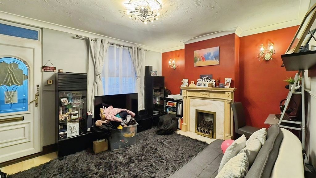 Property photo 3 of 18