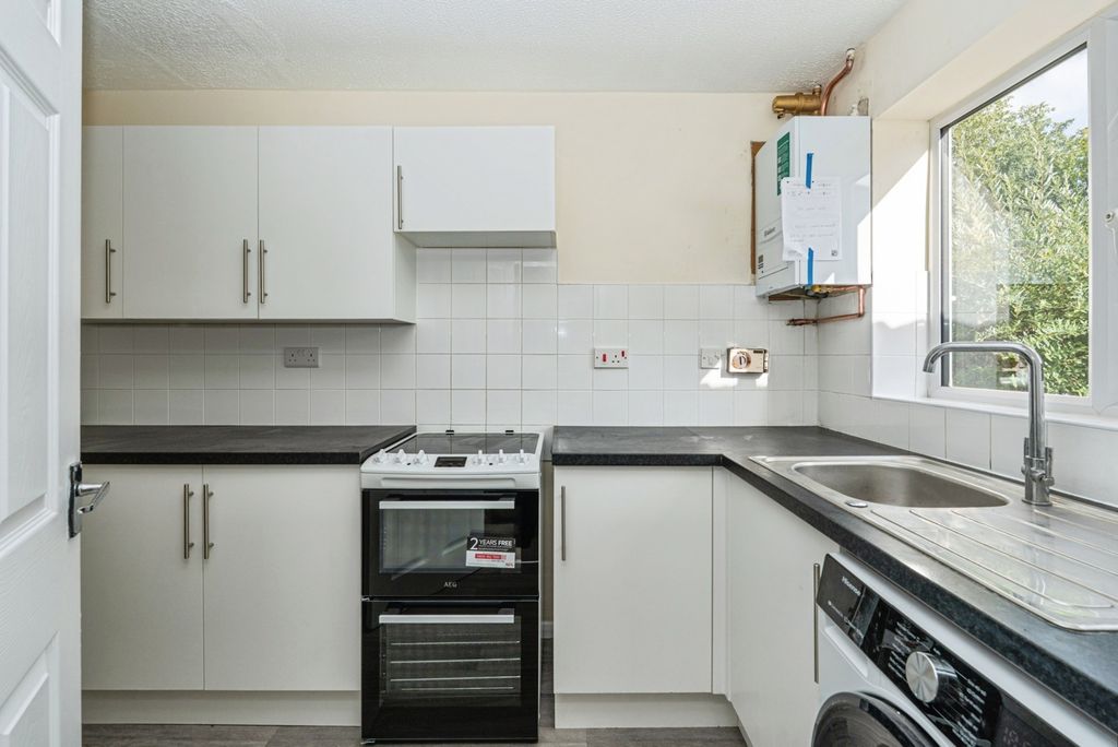 Property photo 2 of 12 Kitchen