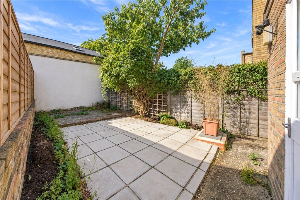 Property photo 2 of 10 Picture No. 12