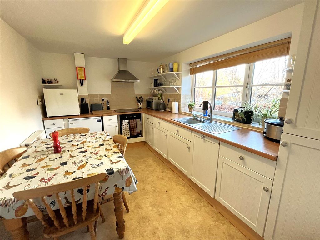 Property photo 3 of 8 Kitchen