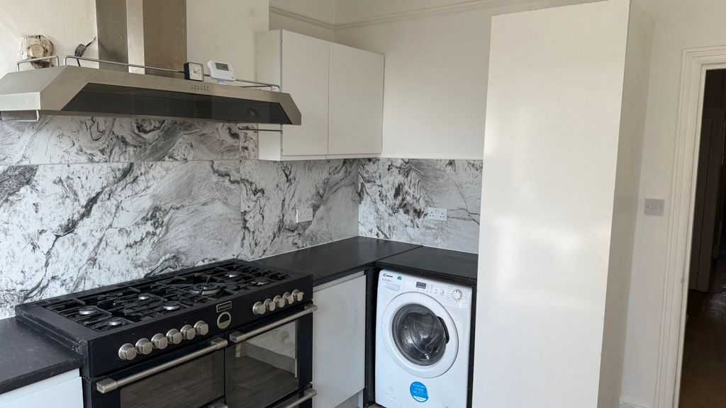 Property photo 1 of 22 4 Bed Terraced House For Sale Totterdown Street, London Sw17