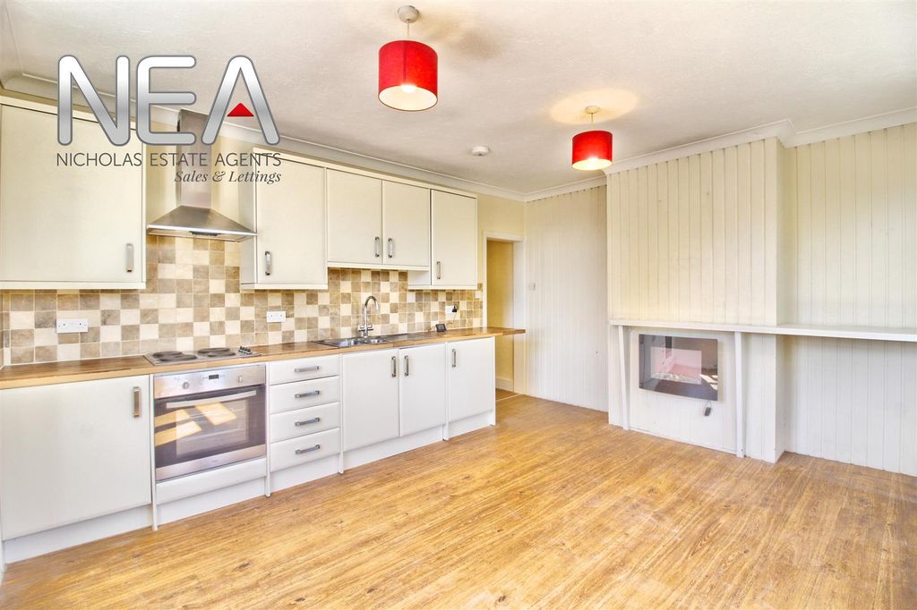 Property photo 1 of 5 Kitchen