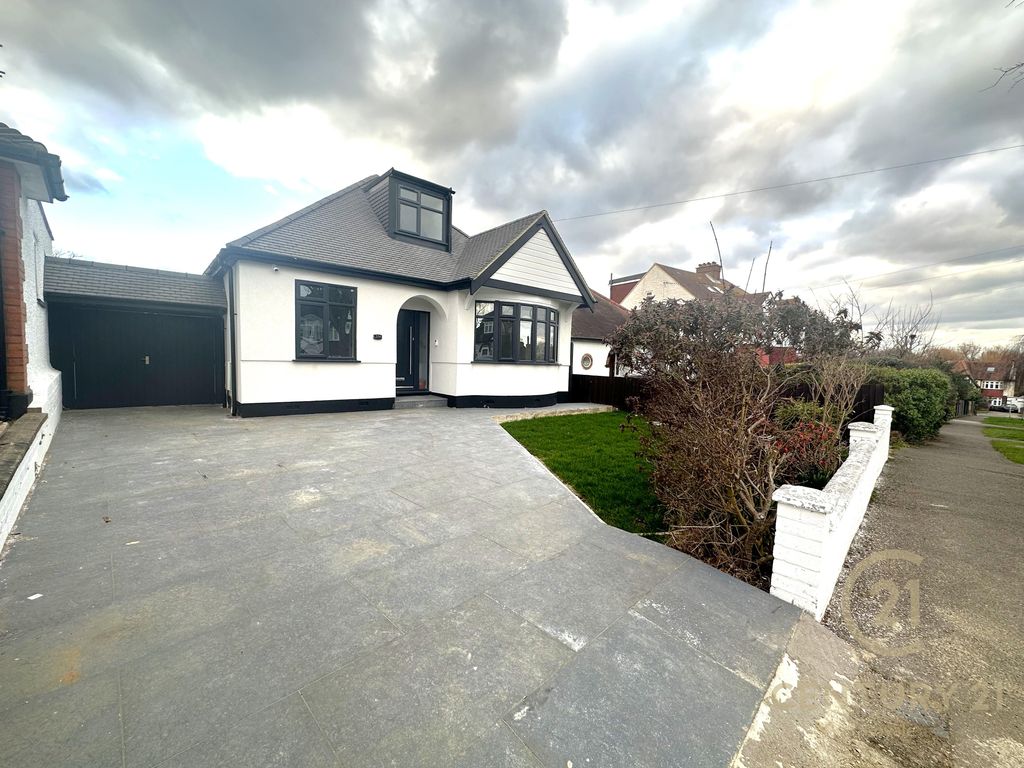 Property photo 3 of 27