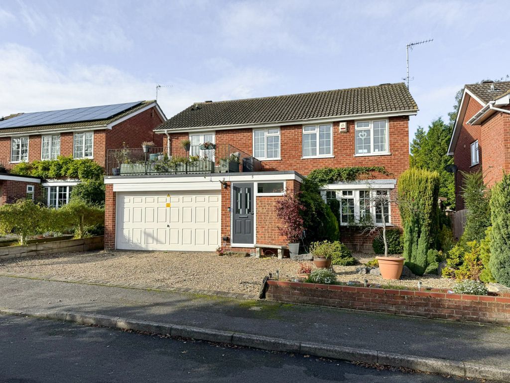 Property photo 1 of 29 Sandon Close, Tring