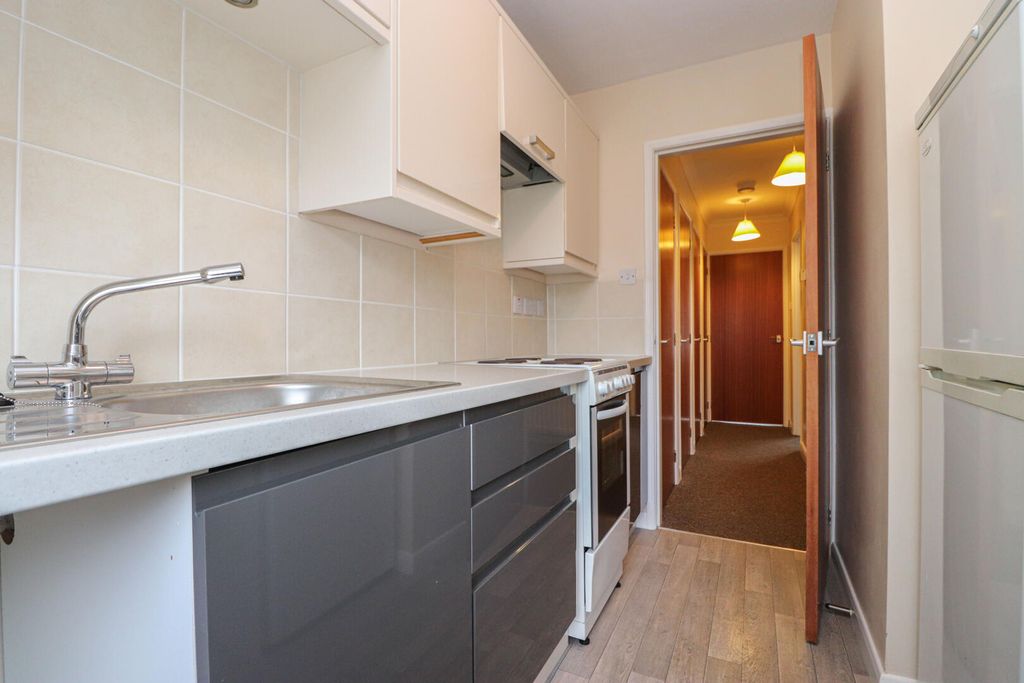 Property photo 2 of 9 Kitchen