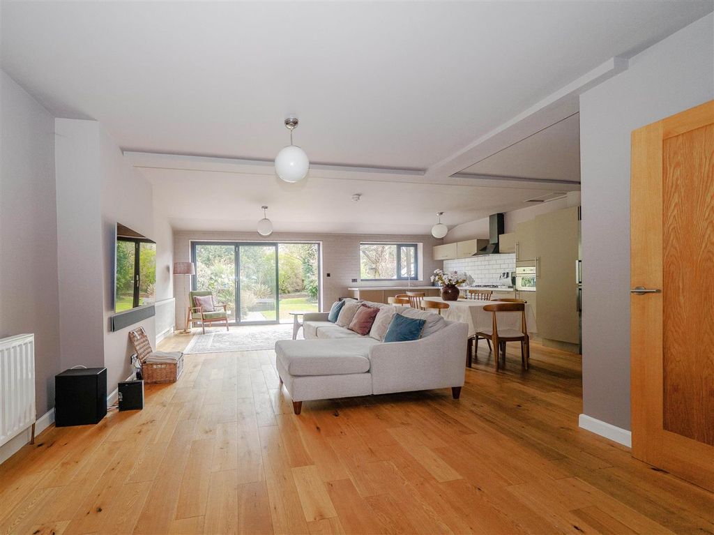 Property photo 2 of 28 Dining Kitchen/Living Room