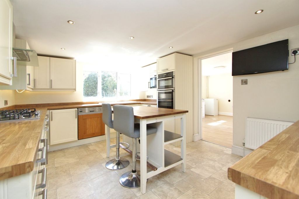 Property photo 2 of 22