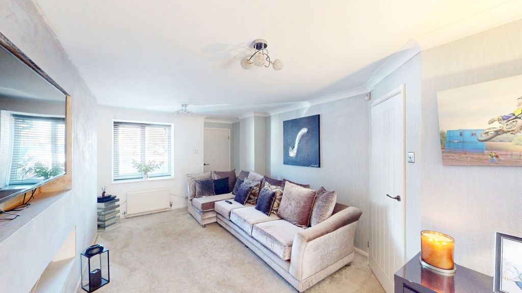 Property photo 2 of 18 Lounge