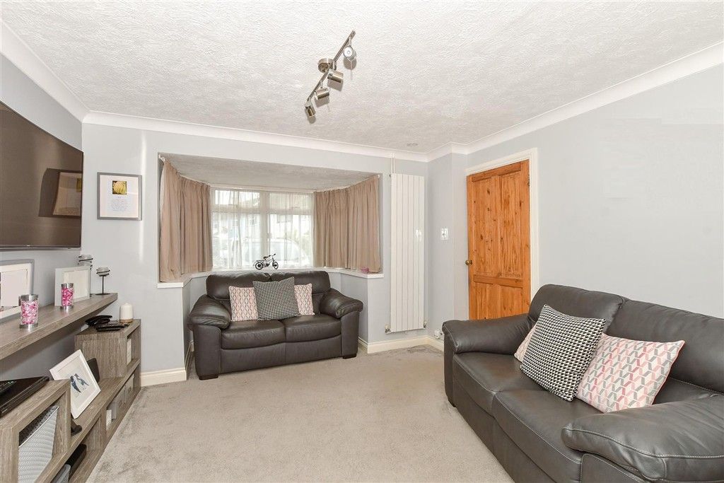 Property photo 1 of 13 Lounge