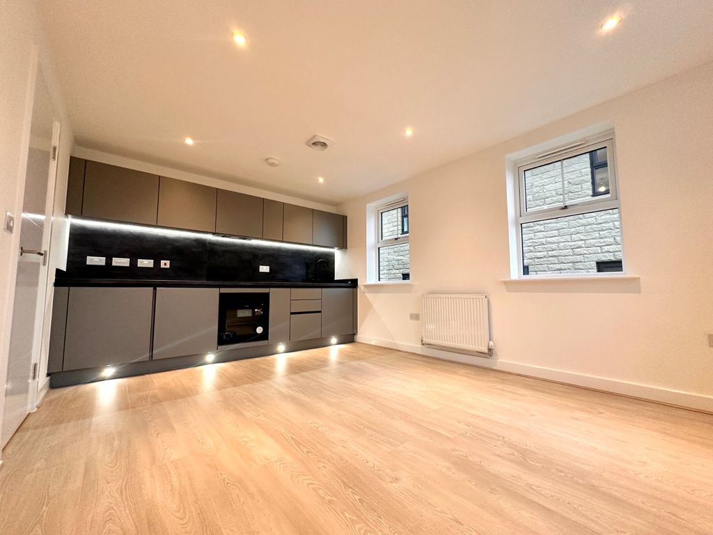 Property photo 2 of 10 Kitchen/Lounge