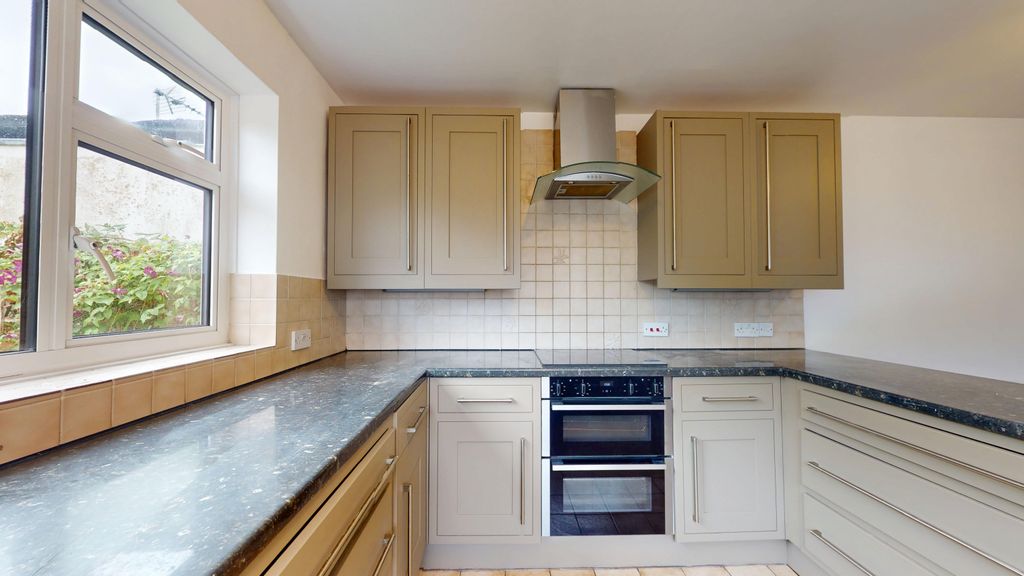 Property photo 3 of 13 Kitchen - Angle 3