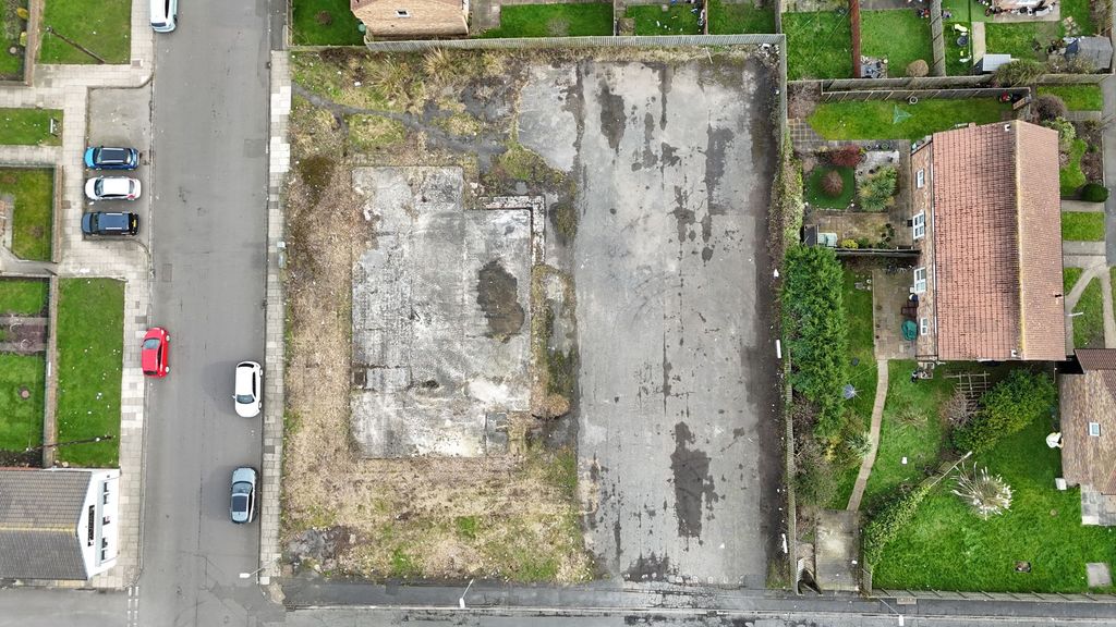 Property photo 1 of 2