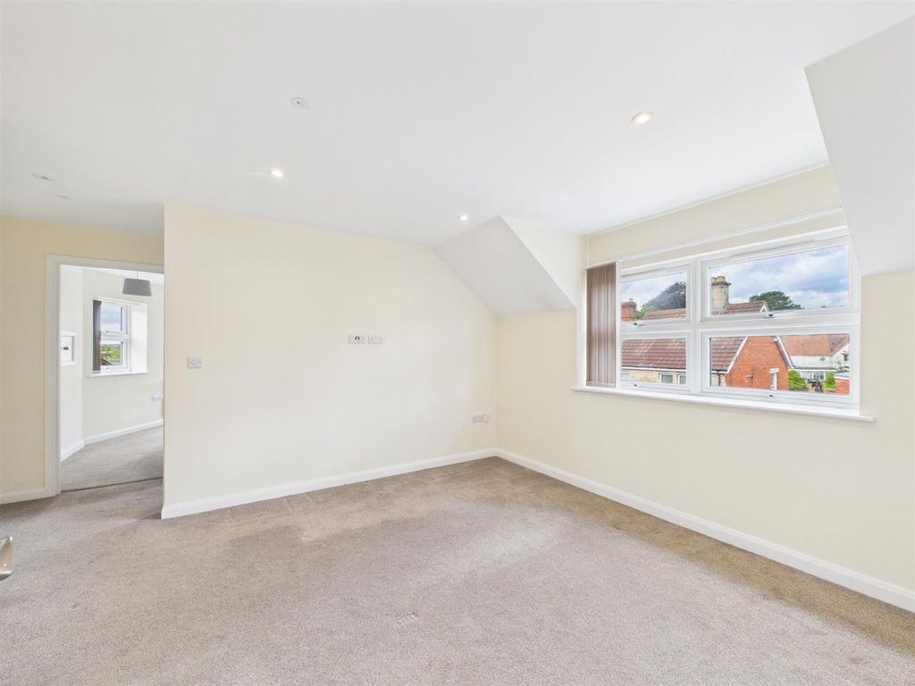 Property photo 3 of 10 Sitting /Dining Room