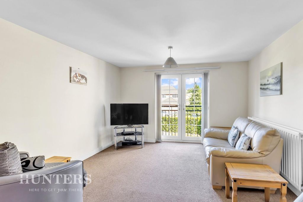 Property photo 2 of 18 Lounge