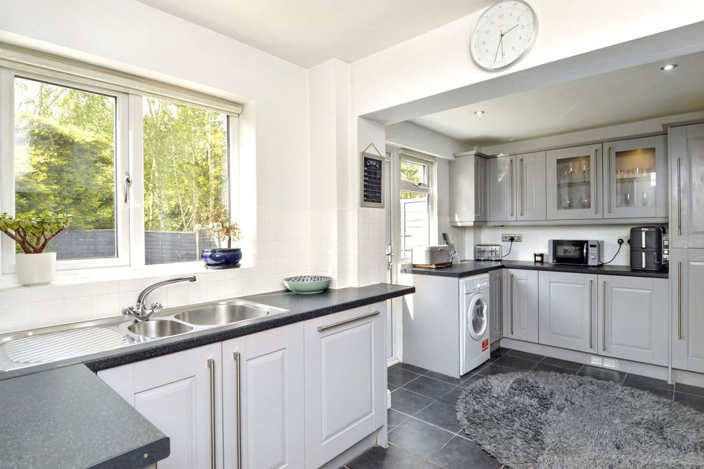 Property photo 3 of 47