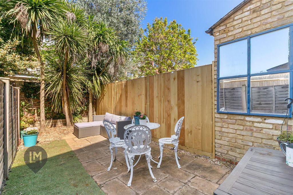 Property photo 3 of 7 Garden