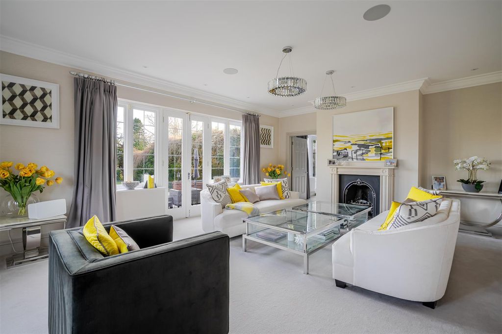 Property photo 3 of 11