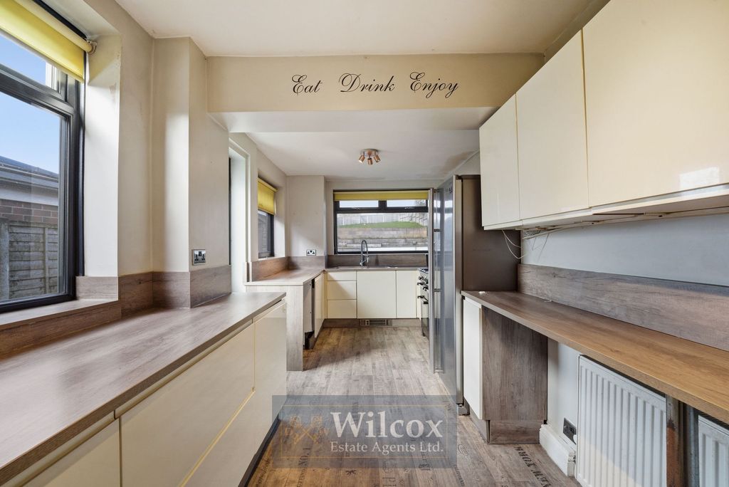 Property photo 3 of 28