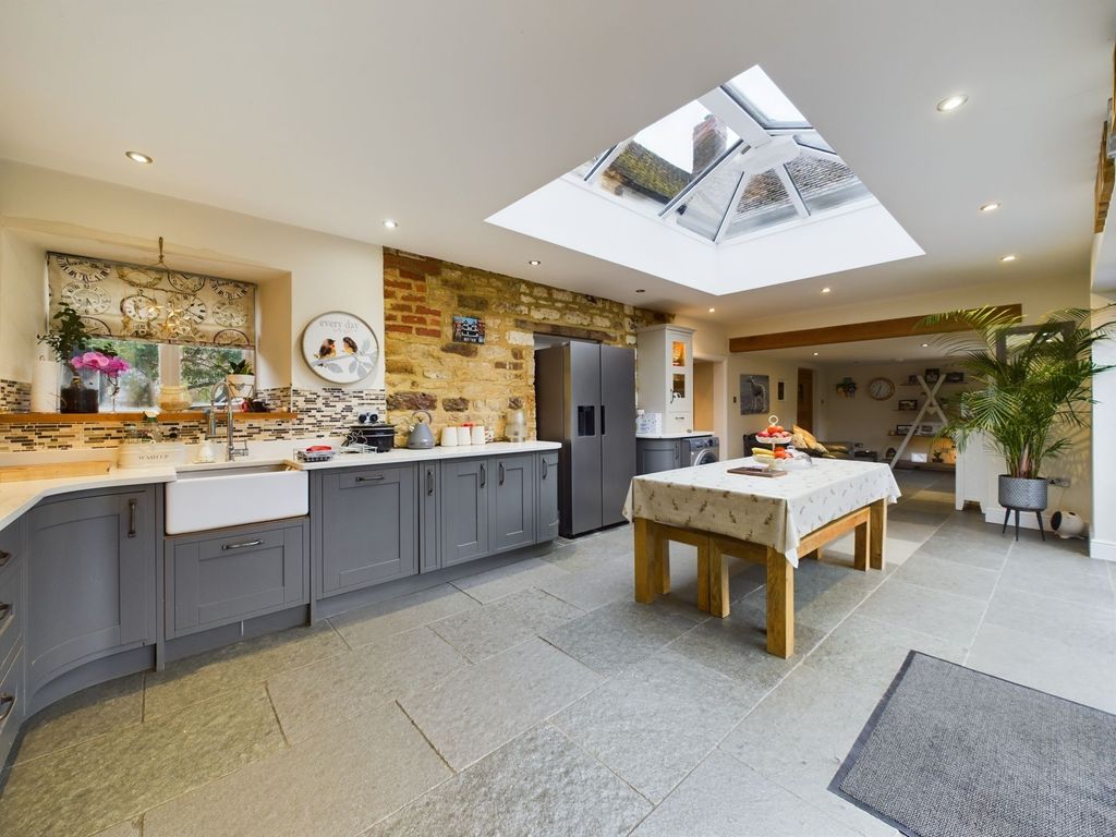 Property photo 3 of 37