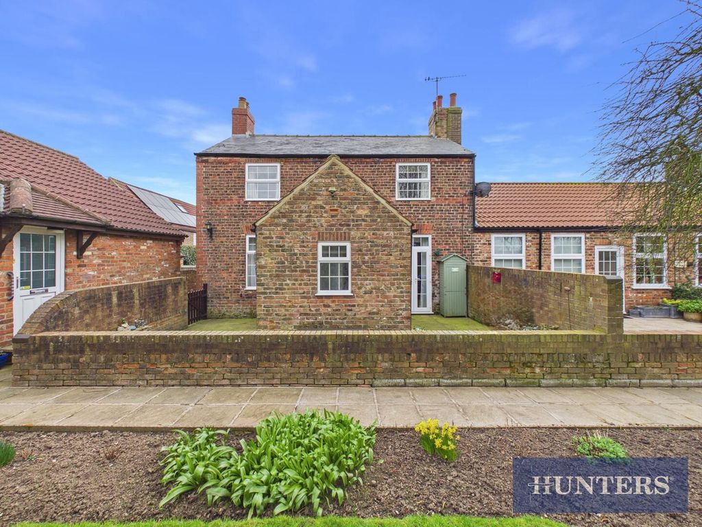 Property photo 1 of 14 Front (Exterior)