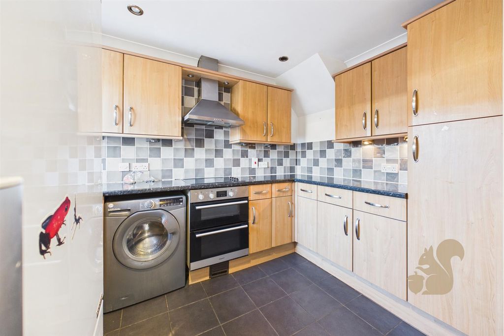 Property photo 3 of 16 Kitchen