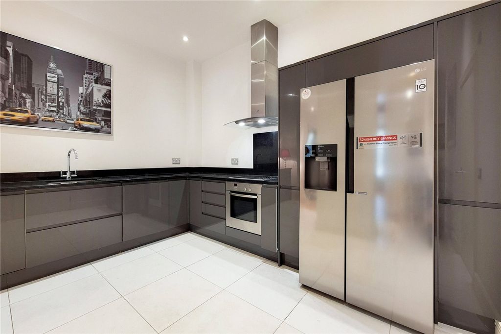 Property photo 3 of 14 Kitchen