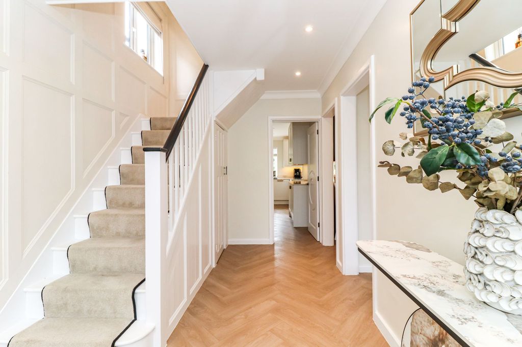 Property photo 3 of 40