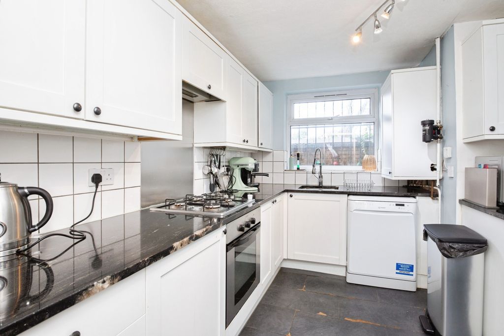 Property photo 2 of 14 Kitchen